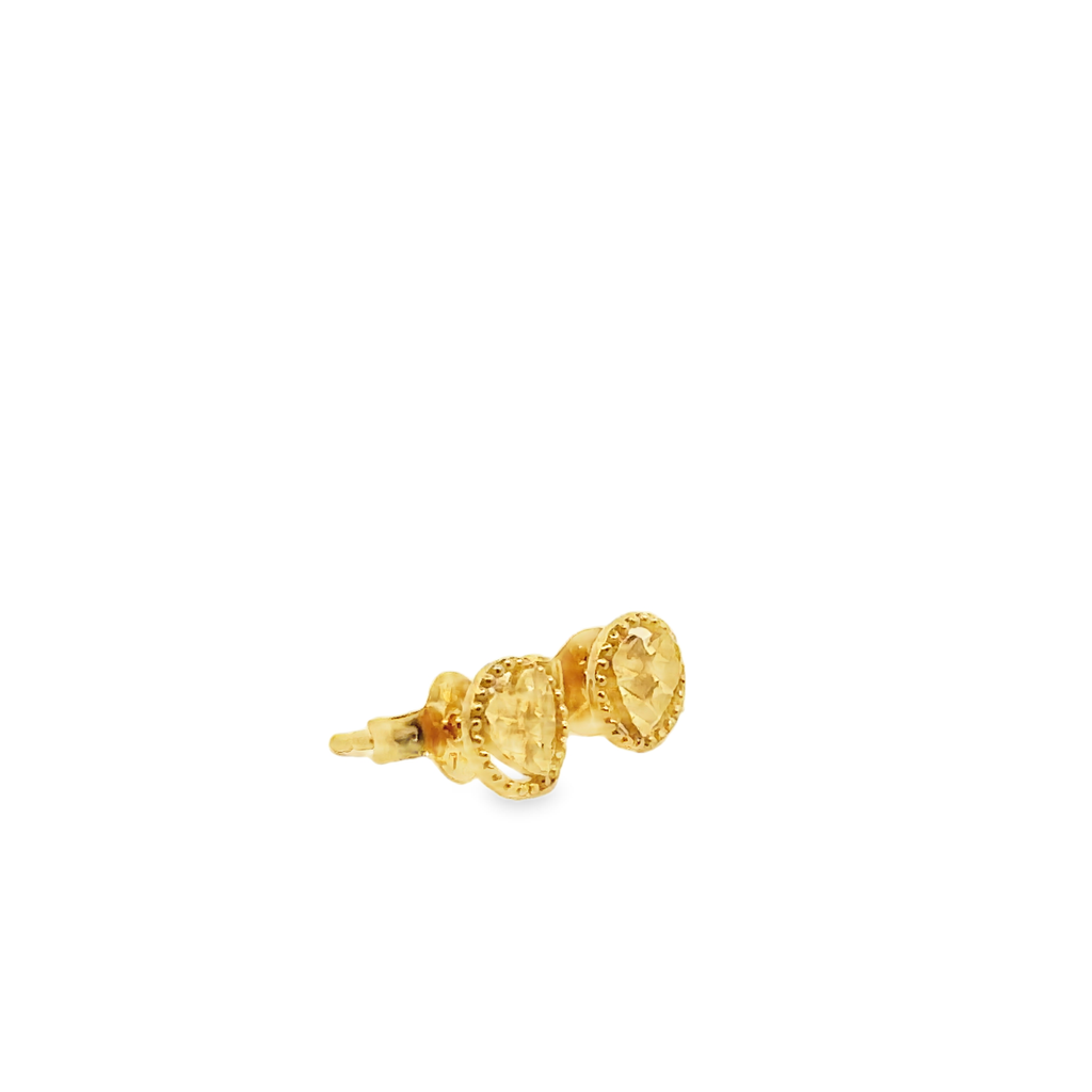 Leandra 18 Karat Yellow Gold Stud Earring Round With Heart Diamond Cut Design