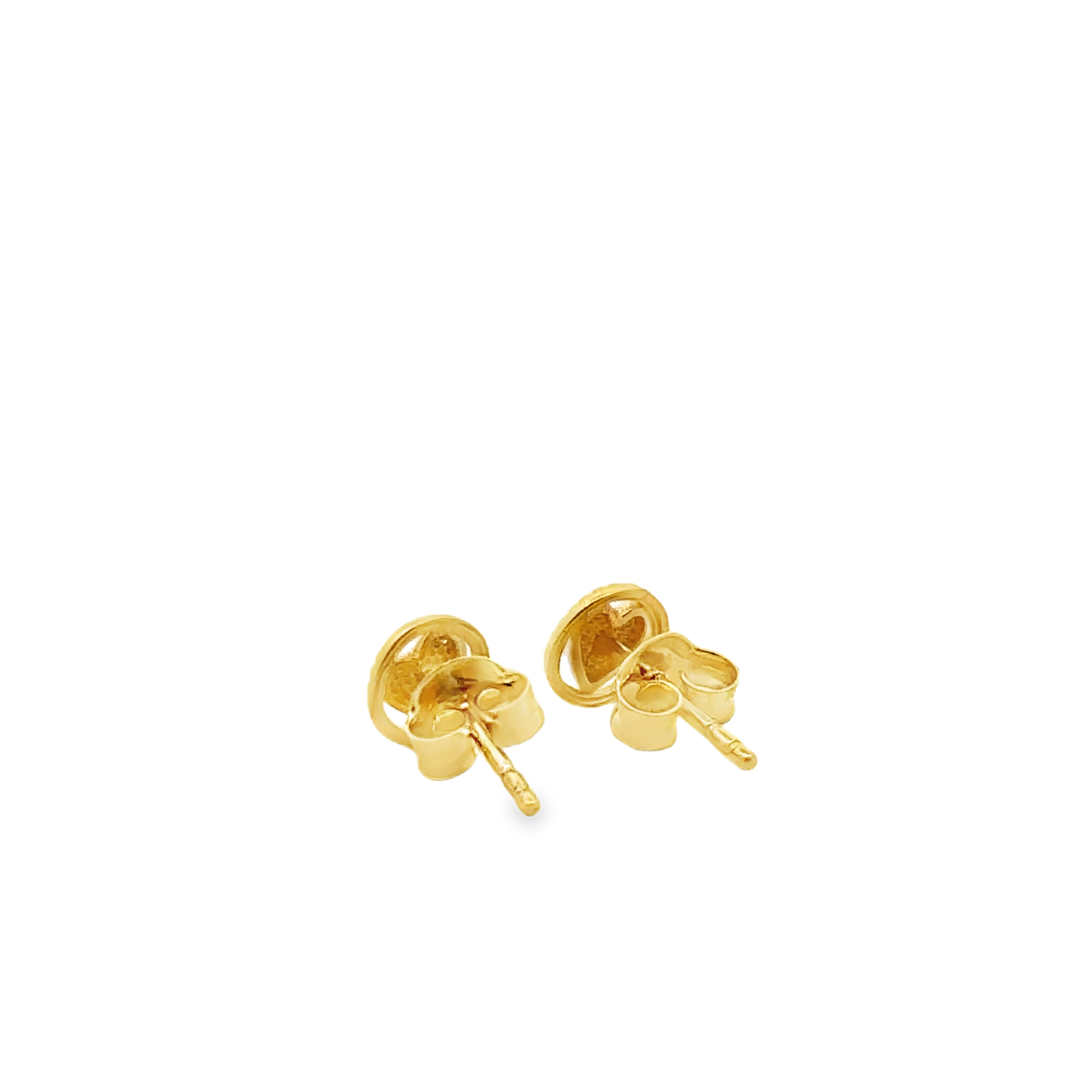 Leandra 18 Karat Yellow Gold Stud Earring Round With Heart Diamond Cut Design