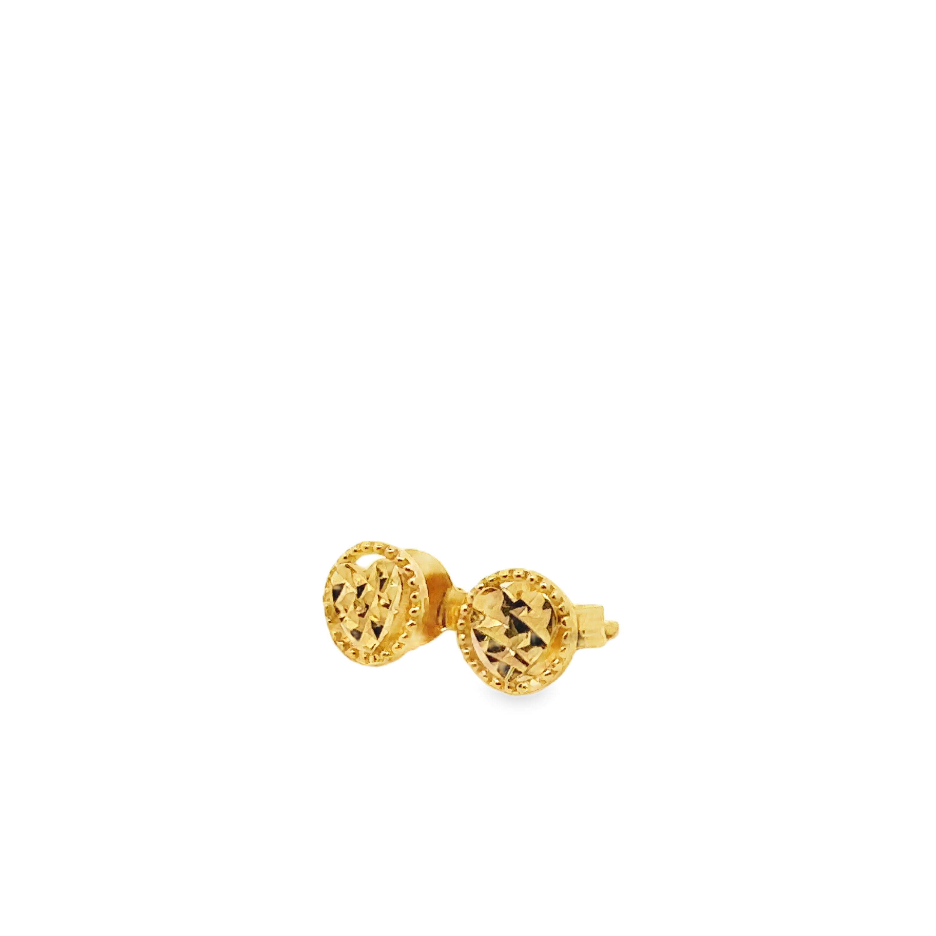 Leandra 18 Karat Yellow Gold Stud Earring Round With Heart Diamond Cut Design