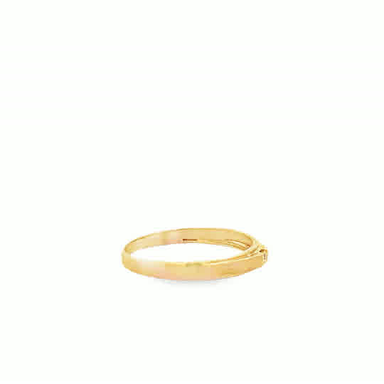 Mirabelle 18 Karat Yellow Gold Wedding Ring .03 Carats S-9.5