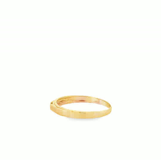 Mirabelle 18 Karat Yellow Gold Wedding Ring .03 Carat S-9.5